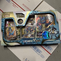 Lucario VSTAR Premium Pin Collection