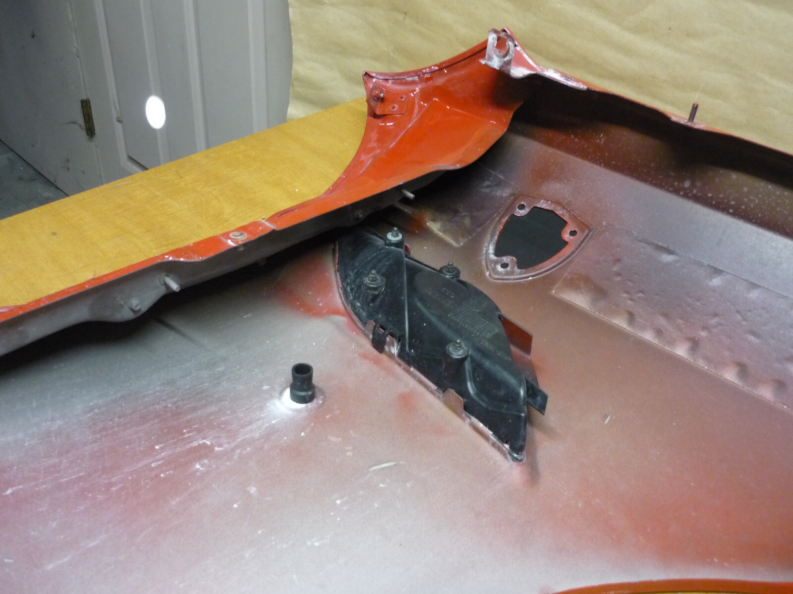 Ferrari California - LH Front Fender Red - P/N 84630811