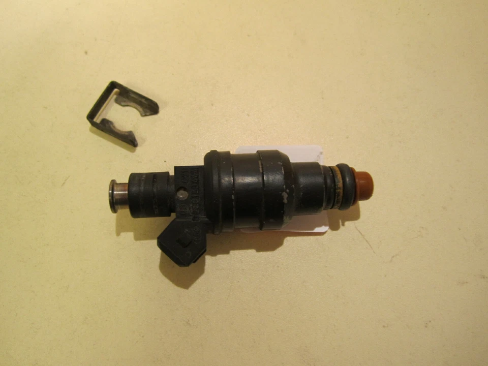 058133551A Audi A4 1995.y 1.8 [ADR] Fuel Injector  058 133 551 A - image 2 of 4