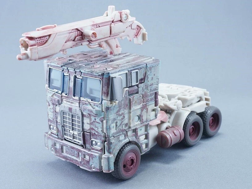 Transformers Optimus Prime Rusty Version TRU Limited 8“ Figure Takara Tomy - Image 4 of 4