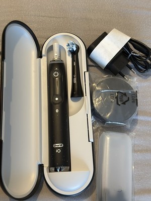Oral-B iO Series 10 Elektrische Zahnbürste mit Lade-Reiseetui - Cosmic Black