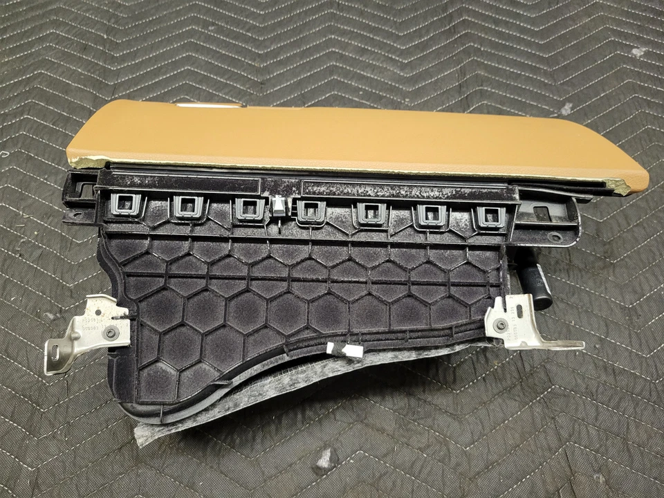 BMW F30/F31 Serie 3 Guantera Sillín Marrón Costura Exclusiva 51169239346 Foto 3 de 4