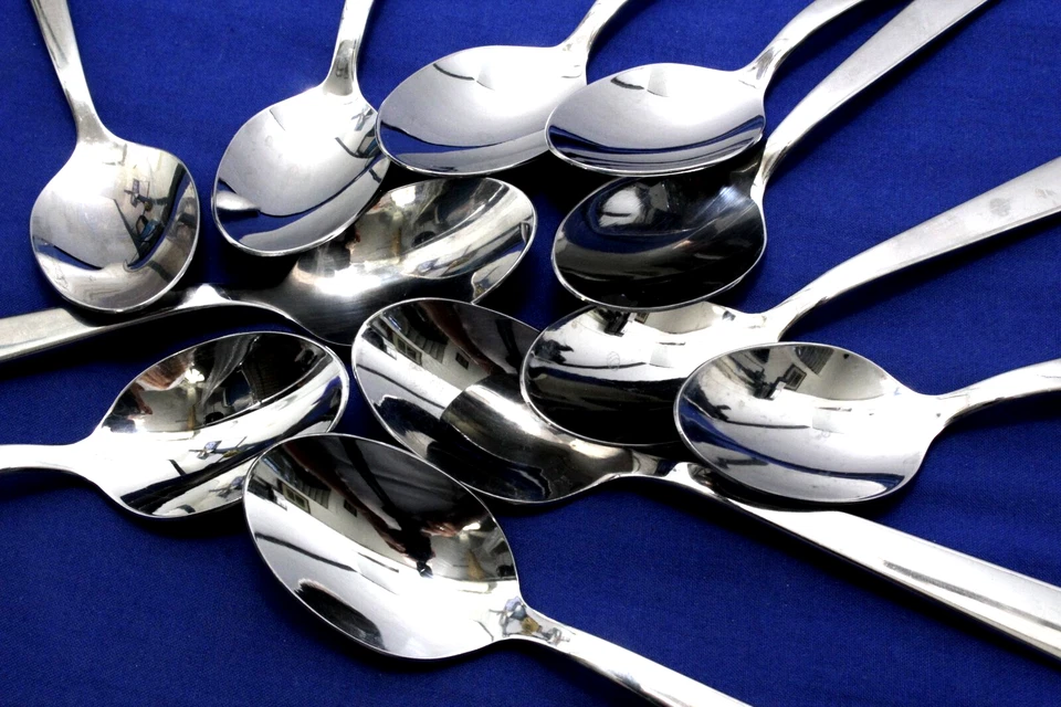 JUEGO DE 11 CUCHARADITAS BRILLANTES CASI COMO NUEVAS "PERRY", 6-1/4" ONEIDA ACERO INOXIDABLE VIETNAM Foto 4 de 4