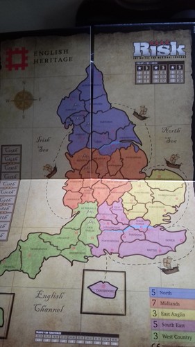 ULTRA RARE HASBRO RISK - THE BATTLE FOR MEDIEVAL ENGLAND IN USED CONDITION - Picture 4 of 10
