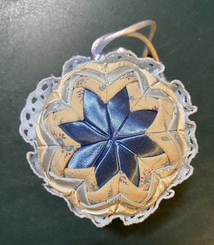 (8) Quilted Fabric & Lace Christmas Ornaments Made By The Felician Sisters - Picture 7 of 11