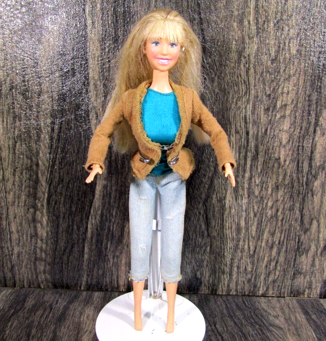 2007 Disney's Hannah Montana Miley Cyrus Doll With Outfit Clothes