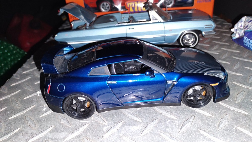 Jada 2009 NISSAN GT-R blue 1:24 SCALE diecast model car loose used