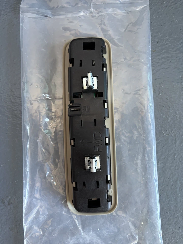 Luz domo central furgoneta de carga 15-21 Chevrolet Chevy GMC Express Savana 23154473 Foto 4 de 4