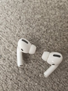 Apple AirPods Pro with MagSafe Wireless Charging Case White