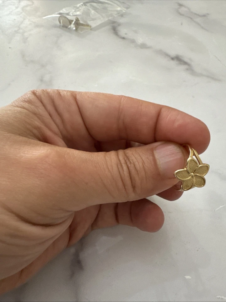 14 K Yellow Gold Hawaiian Flower Ring; Size 8.5 - Image 3 of 4