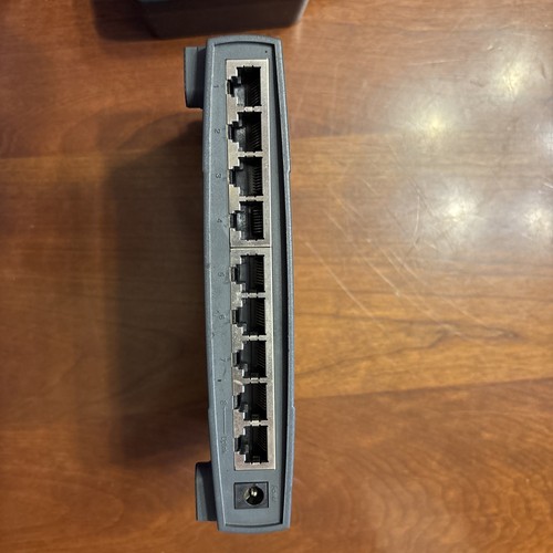 Linksys EtherFast 10/100 Workgroup Switch EZXS88W 8 Ports - Picture 8 of 11