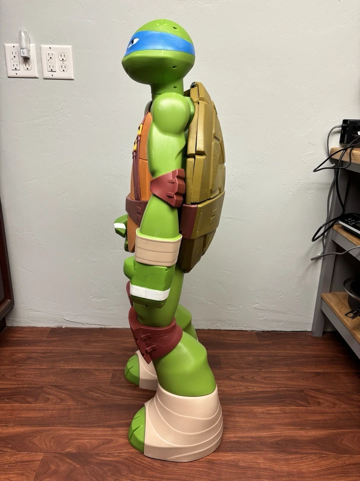Colosal Leonardo 48" (4 pies) de alto Teenage Mutant Ninja Turtles Jakks Pacific Foto 4 de 4