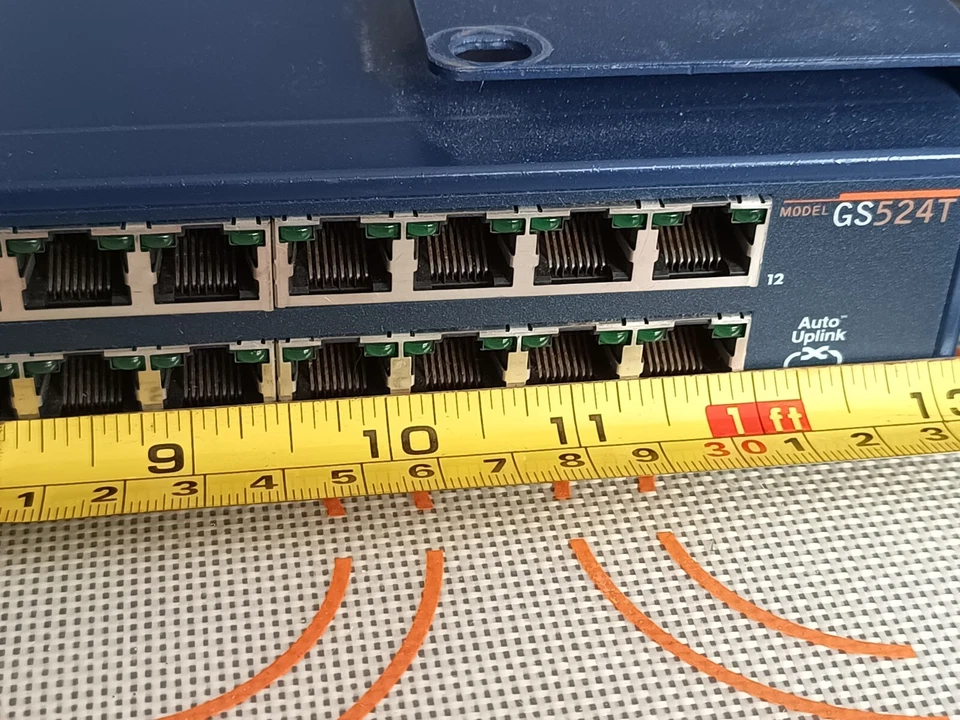 Netgear GS524T 24-Port 10/100/1000 Mbps Gigabit Ethernet Switch - Image 3 of 4