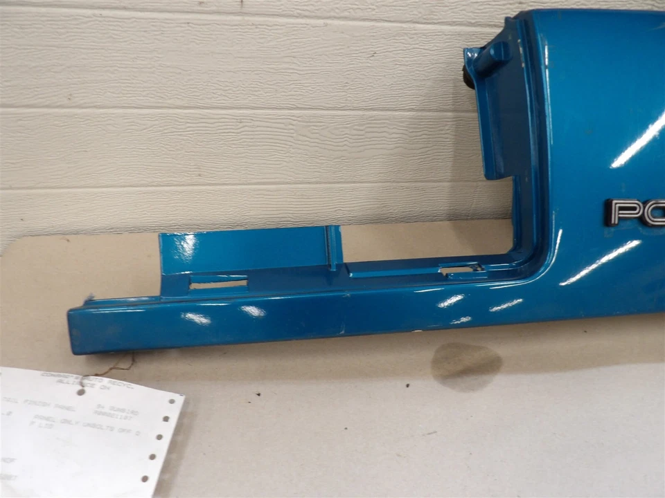 ОТДЕЛОЧНАЯ ПАНЕЛЬ ЗАДНЕГО ФОНАРЯ PONTIAC SUNBIRD 1988-1994 2 Dr ЦЕНТРАЛЬНЫЙ ЗАДНИЙ ФОНАРЬ - Изображение 2 из 4