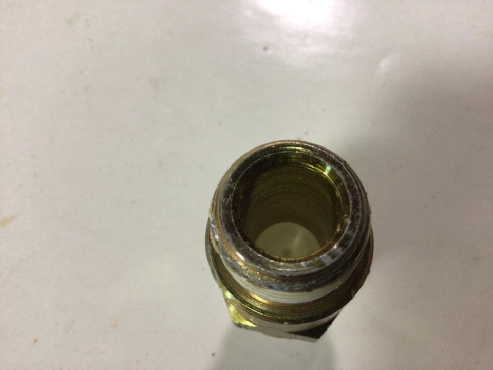 Conector de línea de manguera de aceite de motor NOS GM 92 95 G10 G20 G30 G2500 G3500 12558339 Foto 3 de 3