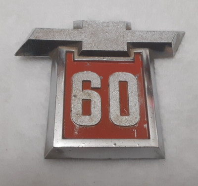 ** ( 1 ) Vintage 1964 GM Chevrolet C60 Pickup Truck 3838645 Fender Emblem GMC