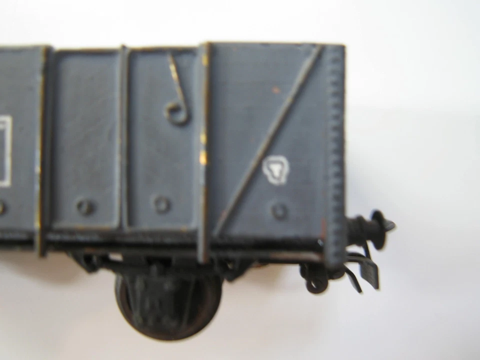 Petit wagon tombereau gris en métal peint à marquage "VB" de chez VB - Bon état - Photo 4/4