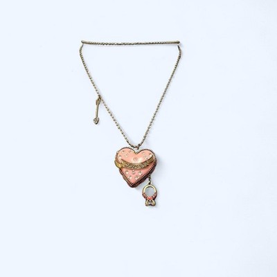 Betsey Johnson Vintage 2000s Rare Pink locket heart necklace