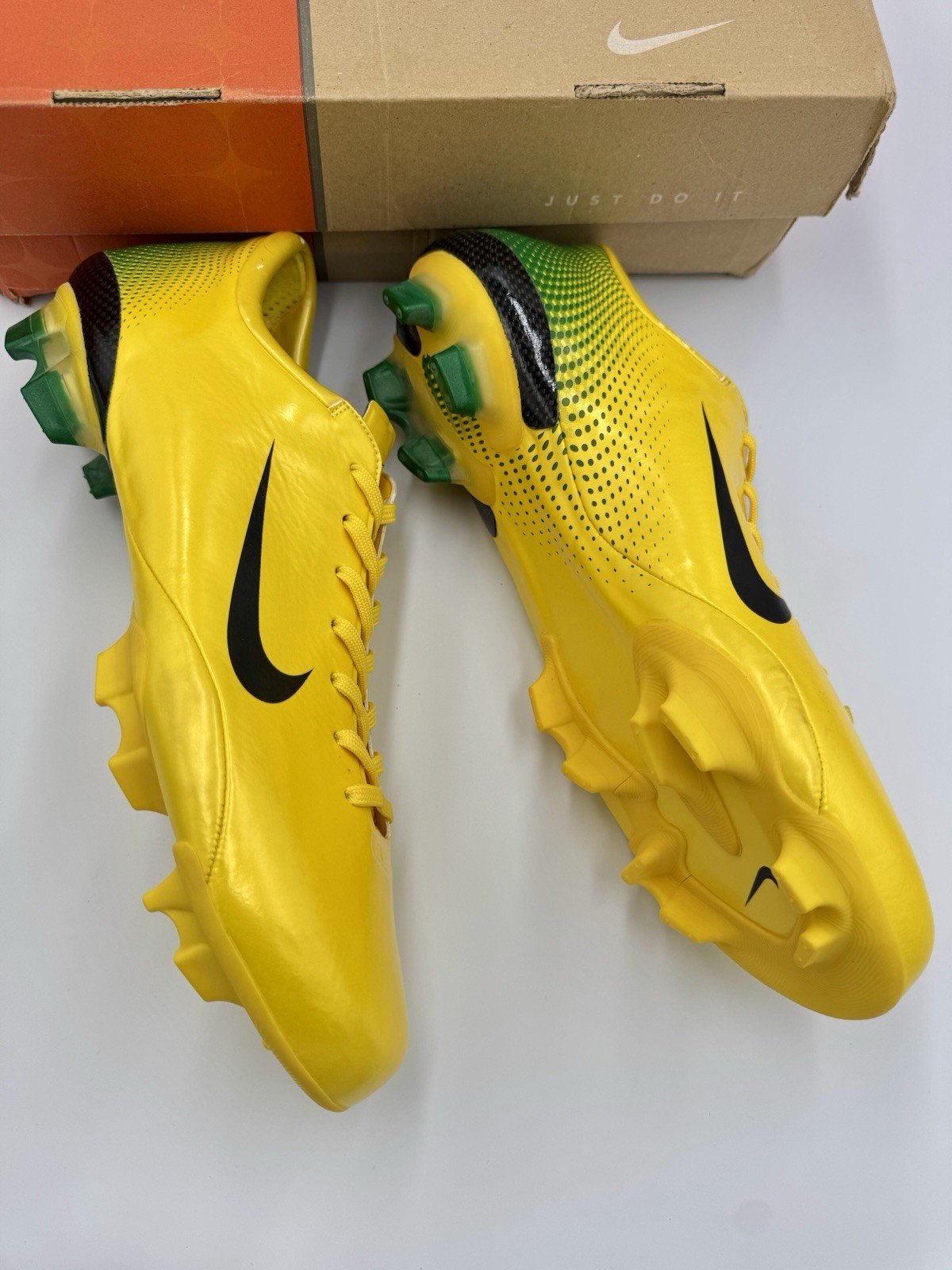 BNIB Nike Mercurial Vapor III R9 2006 World Cup FG - Size 11US/10UK
