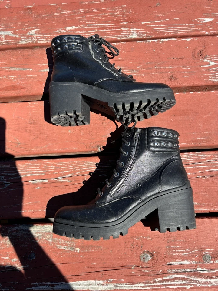 No Boundaries | Botas de Moto de Combate Negras para Mujer Tacón Grueso Cremallera Botas Negras 11 Foto 2 de 4