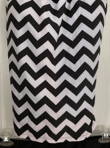 Womens 2-Piece Boy Leg Swim Suit Size Large Black White Chevrons New 151 - Picture 3 of 12