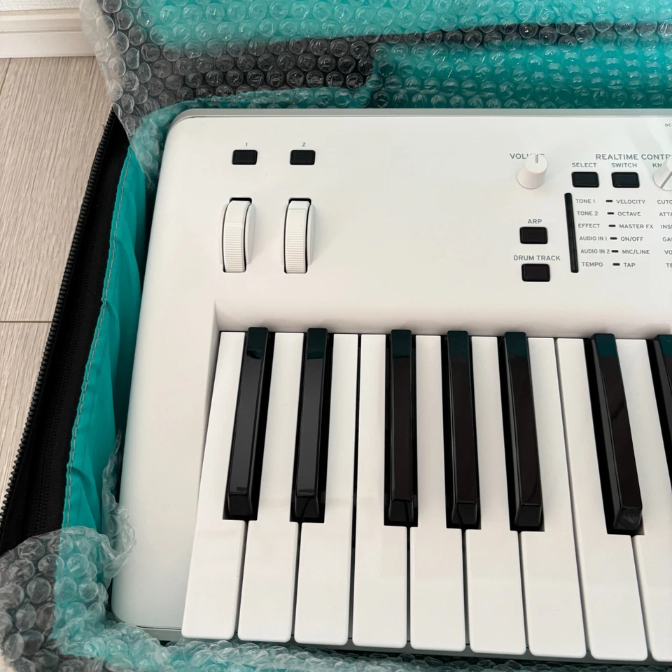 Korg Kross 2 SC 61-Key Keyboard Synthesizer Soft Case and Adapter White Used - Image 4 of 4