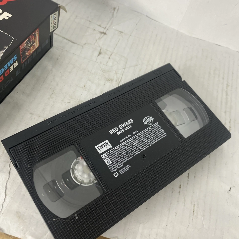 Лот из 2 VHS BBC красный карлик SMEG OUTS и SMEG UPS - Изображение 3 из 4