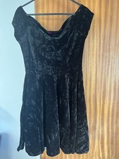boohoo black crushed velvet pleated size 8