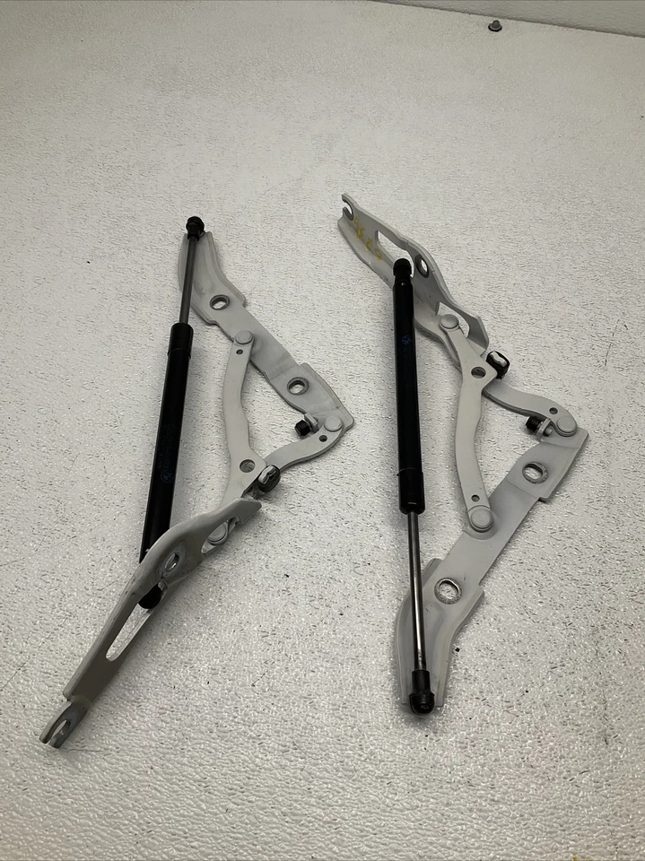 2011 BMW M3 Trunk Struts & Hinges, 28I Convertible, Pair. - Изображение 4 из 4