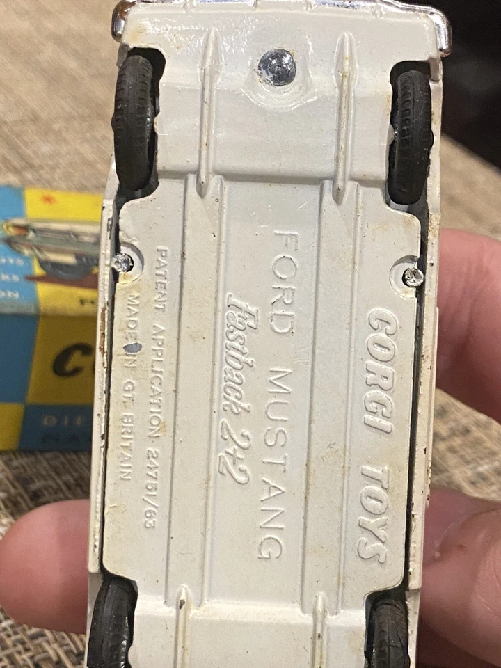 CORGI TOYS FORD MUSTANG NUMBER 325 MINT CONDITON WILL GO FAST - Image 3 of 3