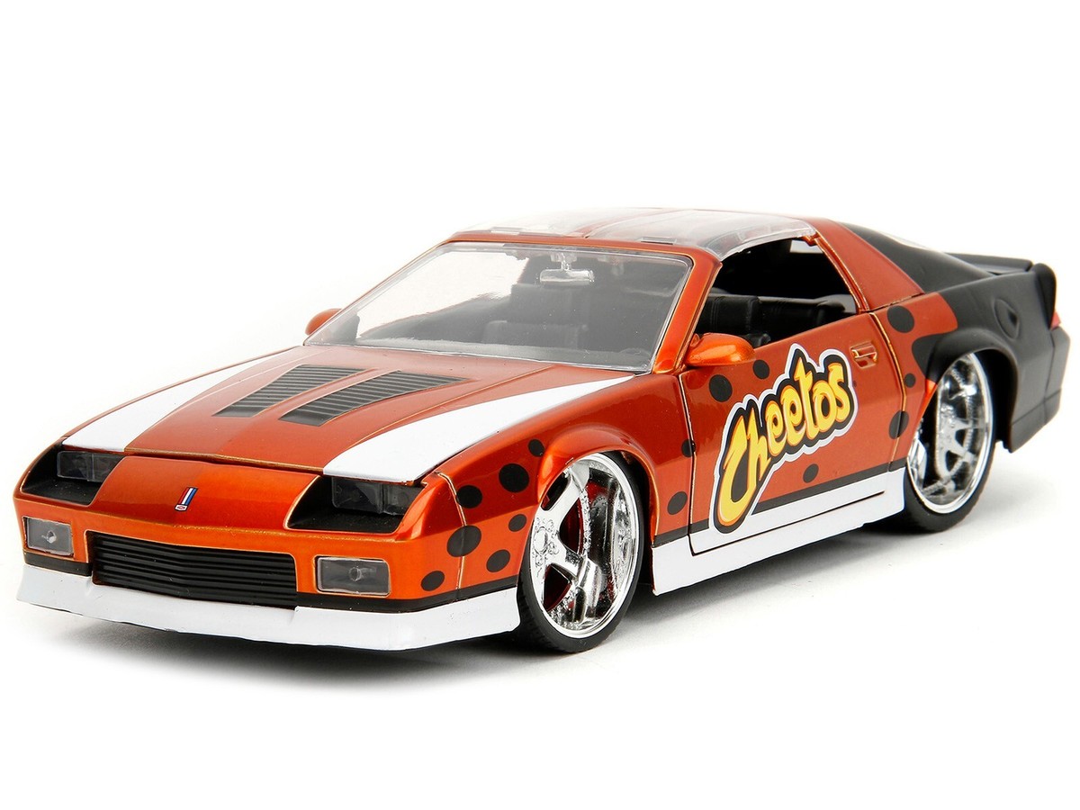 1985 CHEVROLET CAMARO Z/28 & CHESTER CHEETAH FIGURE 