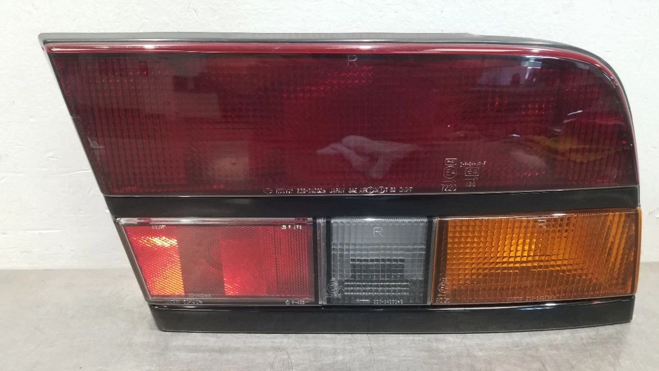 Nissan 300ZX 1985 turbo luz trasera montaje luz pasajero derecho Foto 2 de 4