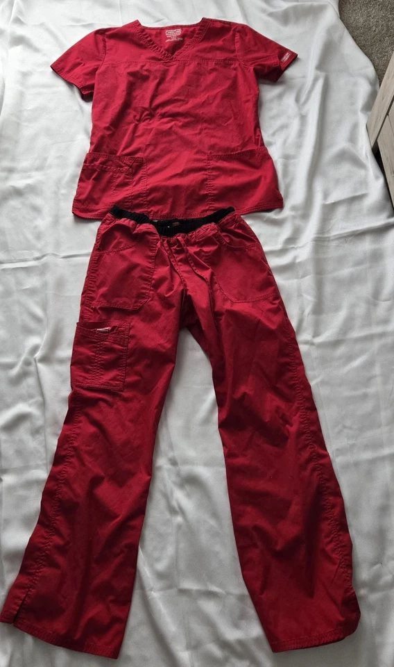 Juego de fregado Cherokee Workforce rojo medio Foto 2 de 4