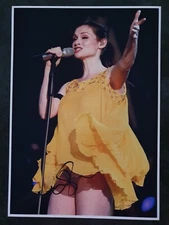 SOPHIE ELLIS BEXTOR - Signed 12x8 Photograph - MUSIC - SINGER