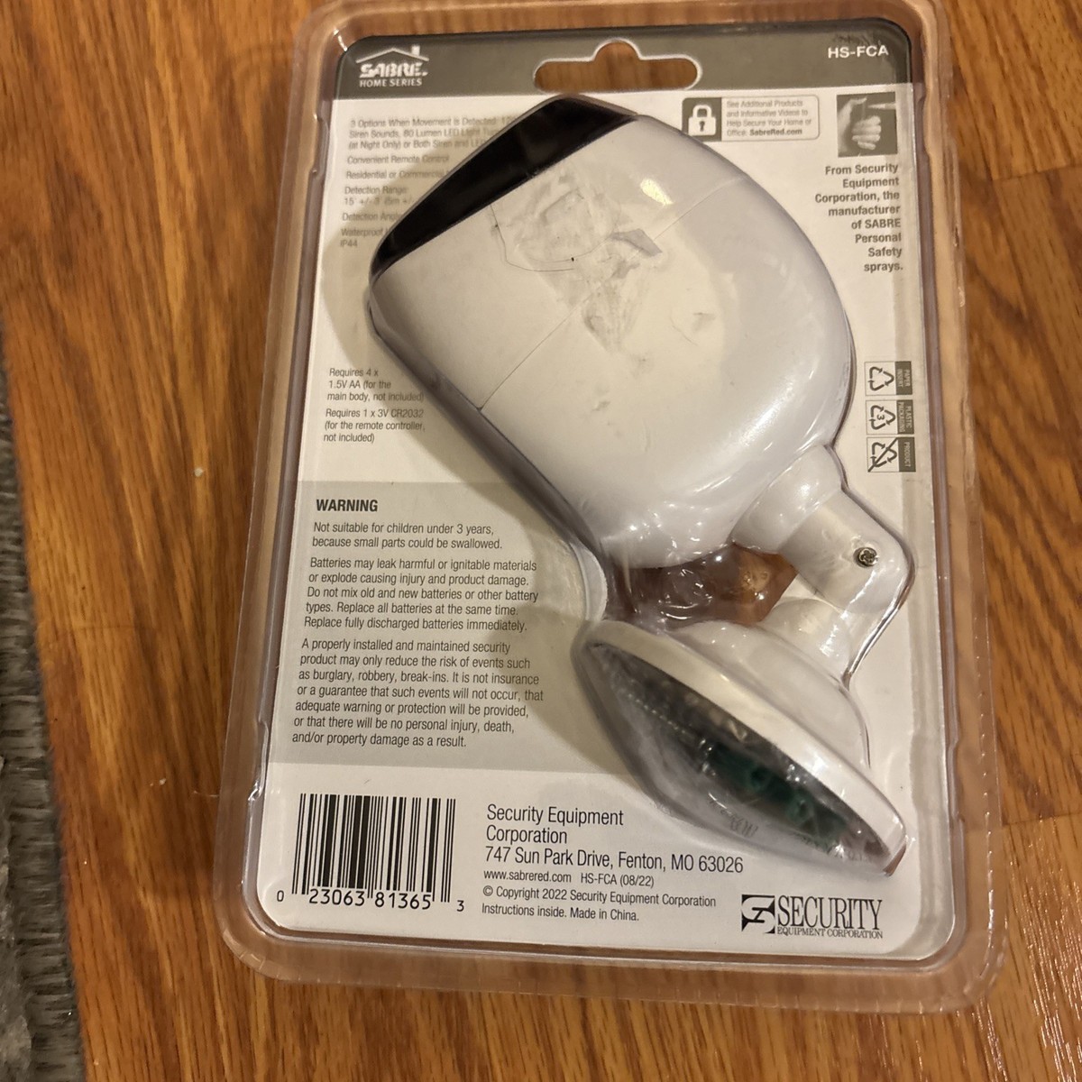 SABRE Indoor/Outdoor Fake Security Camera Motion Sensor Alarm And Light NEW