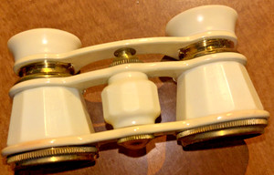 VINTAGE  BINOCULARS MADE IN RUSSIA OPERA  GLASSES THEATRE W/CASE
