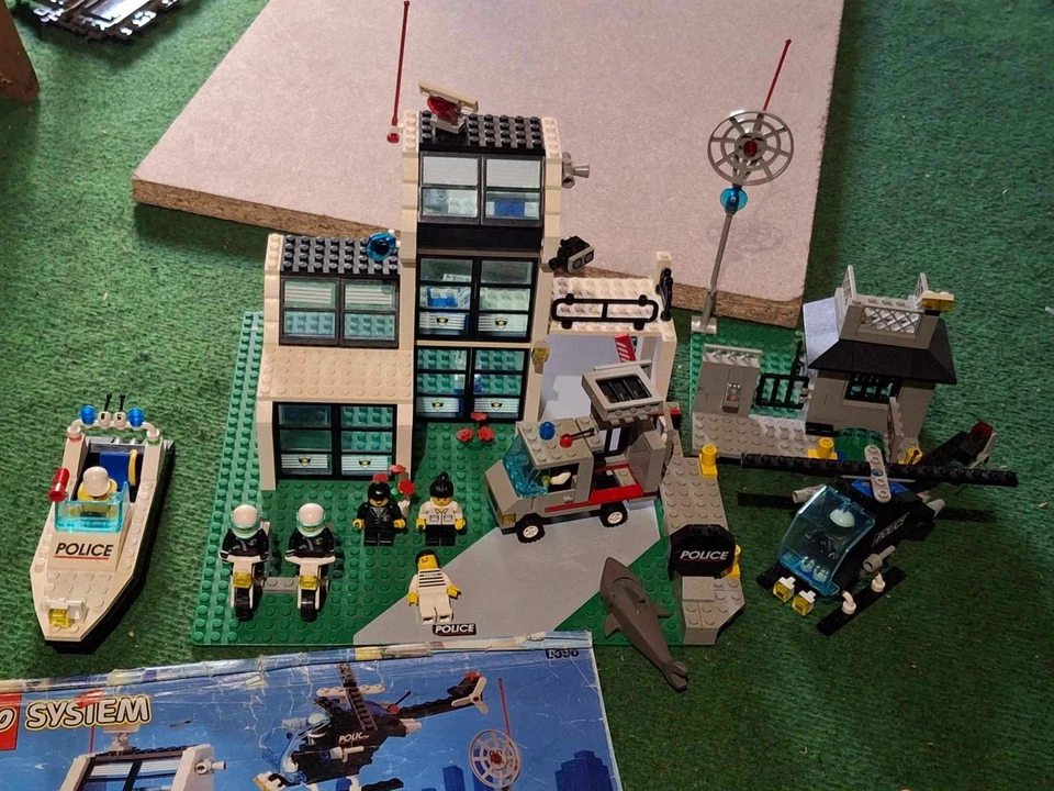 LEGO Town 6598 Metro PD Station, photo 1 sur 2