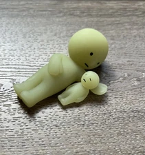Smiski Glow In The Dark Figure Bed Series Mini-Figures Soineski & Chibiski