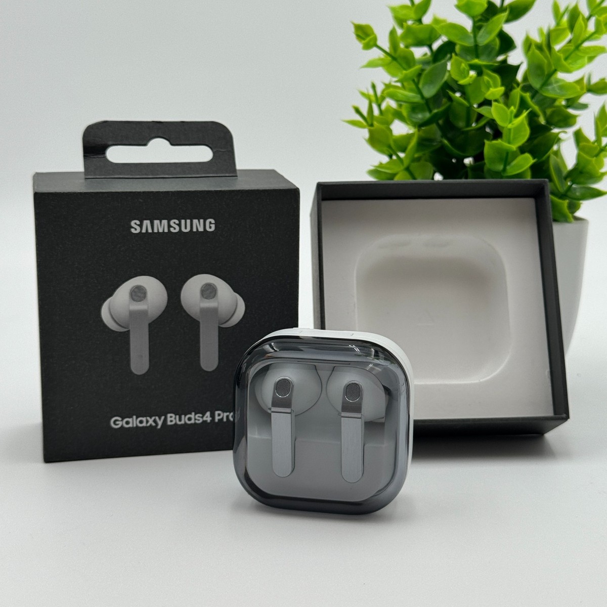 Samsung Galaxy Buds4 Pro SM-R640 Wireless Bluetooth Earbuds Samsung Galaxy Buds4 Pro SM-R640 Wireless Bluetooth Earbuds