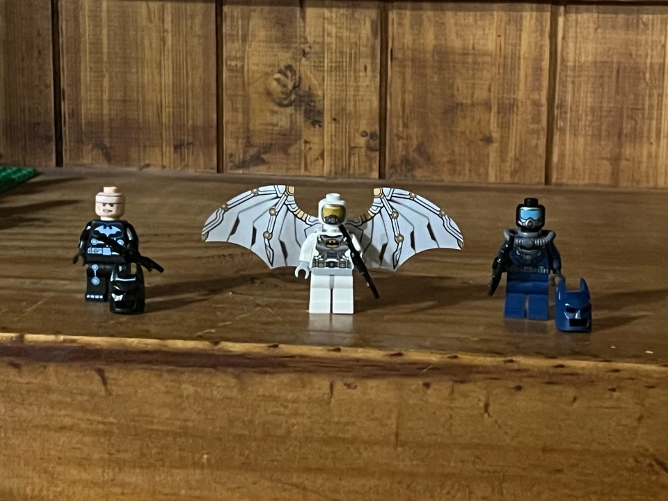 LEGO DC Batman Buceador, Electro Traje Batman, Batman Blanco con Alas  Foto 3 de 3