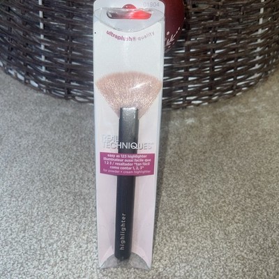 Real Techniques by Sam and Nic For Powder & Cream Highlighter Brush Neu 