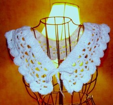 Collar Wearable Art hand crochet white