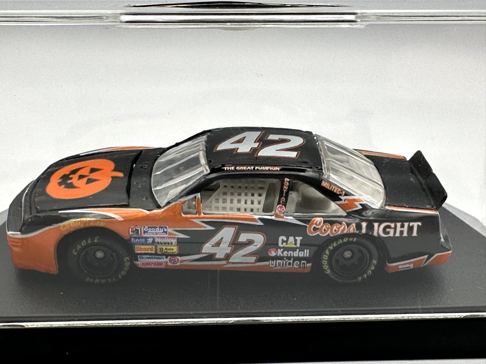 ACTION RACING BUICK PONTIAC GRAND PRIX #42 KYLE PETTY HALLOWEEN COORS, 1:64, NUEVO EN CAJA Foto 4 de 4