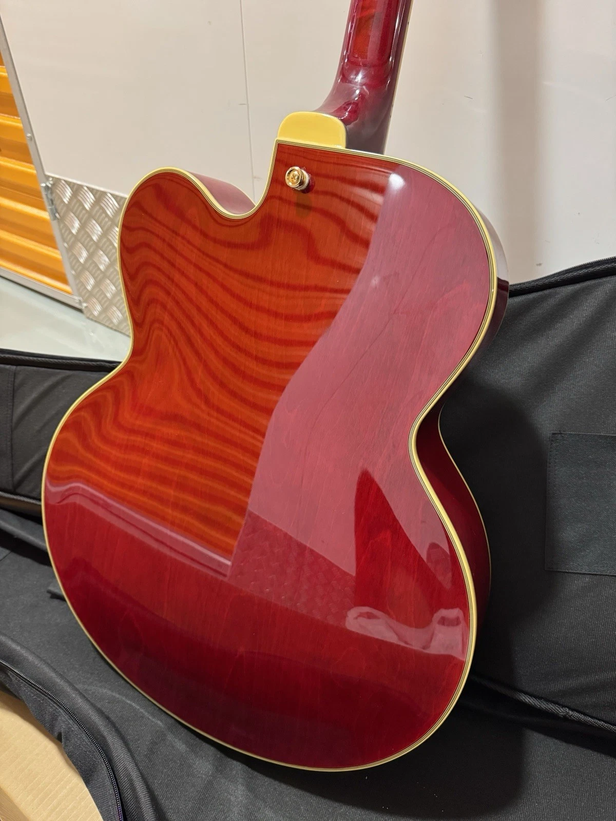 Epiphone Broadway Electric Guitar Wine Red With Gig Bag Great Condition 10