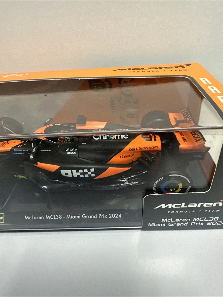 Oscar Piastri Bburago 1:24 2024 Fórmula 1 McLaren Miami Grand Prix Diecast Foto 2 de 4