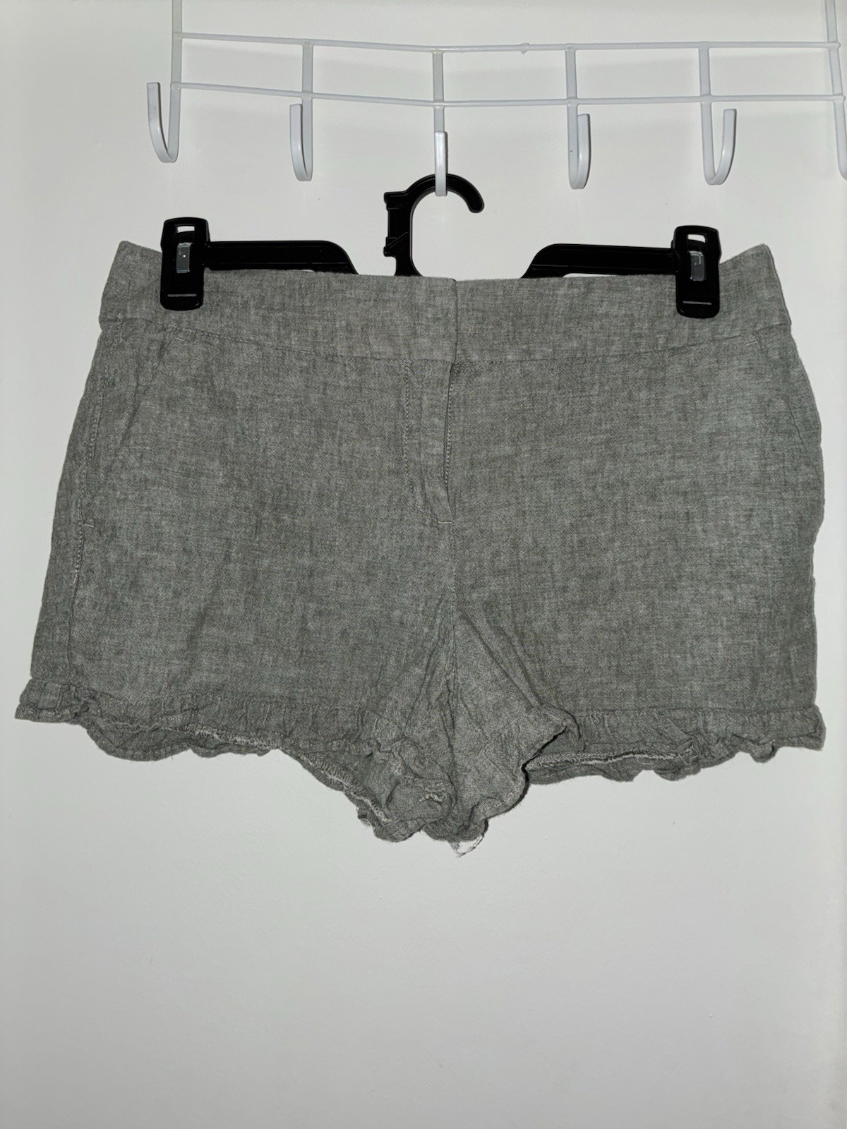 LOFT Women's Gray Linen Blend Hot Pants Shorts Size 6 Ruffle Hem Pockets