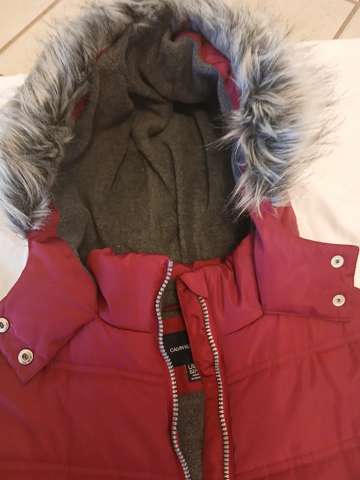 Abrigo Calvin Klein Jeans Niñas L 12/14 Borgoña Piel Sintética Capucha Forrado en Vellón Foto 2 de 3