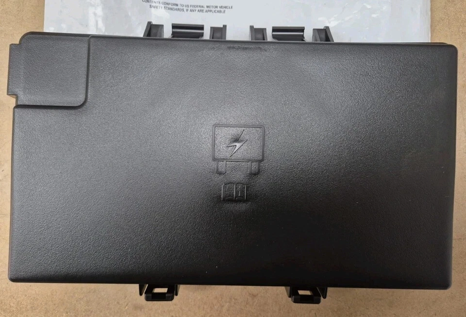 Genuine Mopar Cover Power Distribution Center, Junction Block Cover 68202821AA - Image 3 of 4