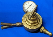 VICTOR COMPRESSED GAS REGULATOR LD46733 MODEL: SR 461D MAX INLET: 350 PSIG