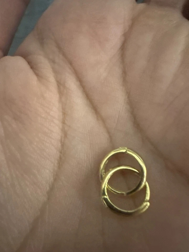 Маленькие серьги-кольца из 18-каратного золота — чистое золото — 1,1 г - Изображение 4 из 4